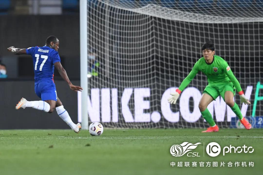 القنوات الناقلة لمباراة الأهلي اليوم في دوري أبطال أفريقيا